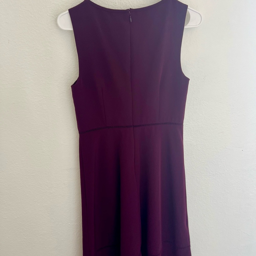 Ann Taylor Sleeveless V-Neck Midi Dress in Mulled Wine - Picture 3 of 4